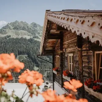 66ba0d13a6987e1bed667303_hochzeitslocation-tirol-navis-peer alm-2-p-500
